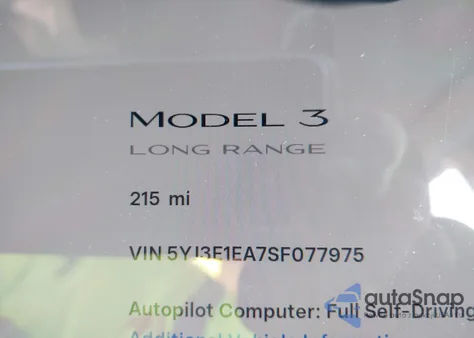 2025 Tesla Model 3 Long Range Rear-Wheel Drive z USA, uszkodzony, nr VIN 5YJ3E1EA7SF077975